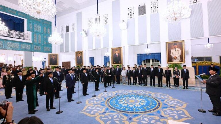 Presiden Prabowo Lantik Menteri dan Wakil Menteri Kabinet Merah Putih di Istana Negara